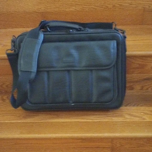 Sumdex Laptop and Accessories Briefcase - Picture 4 of 4